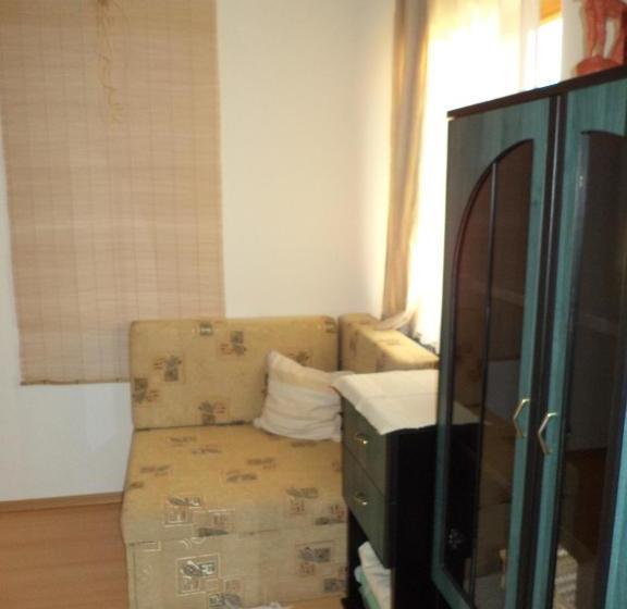 酒店 Flora Apartman