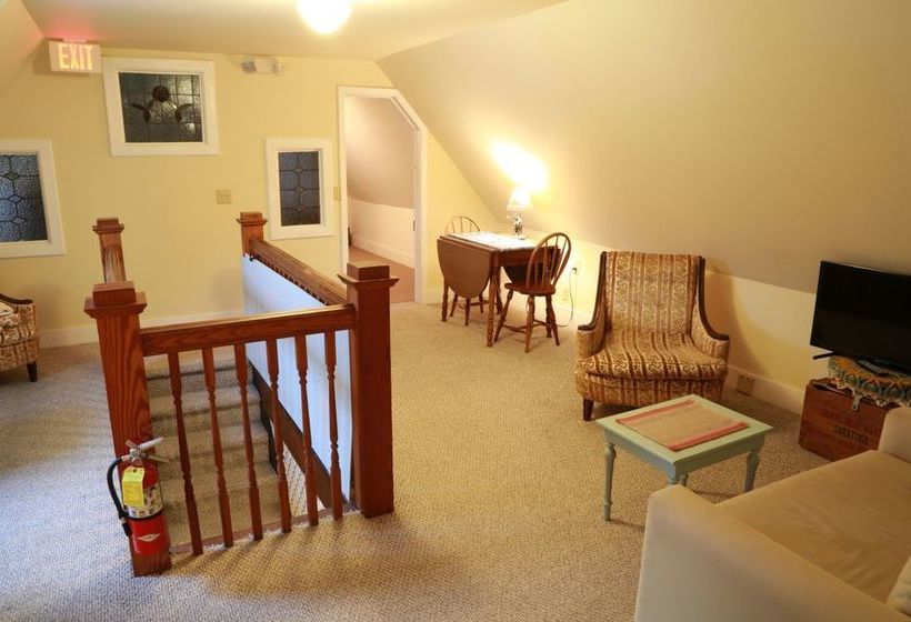 فندق Geyser Lodge