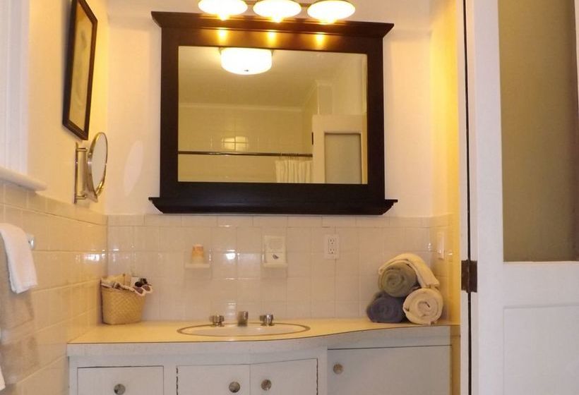 فندق Geyser Lodge