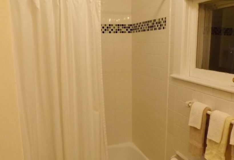 فندق Geyser Lodge