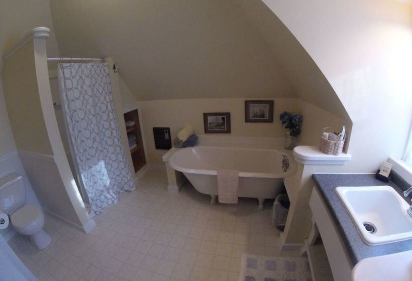 فندق Geyser Lodge