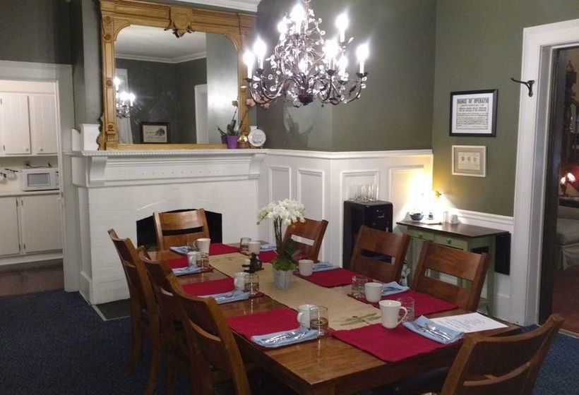 فندق Geyser Lodge