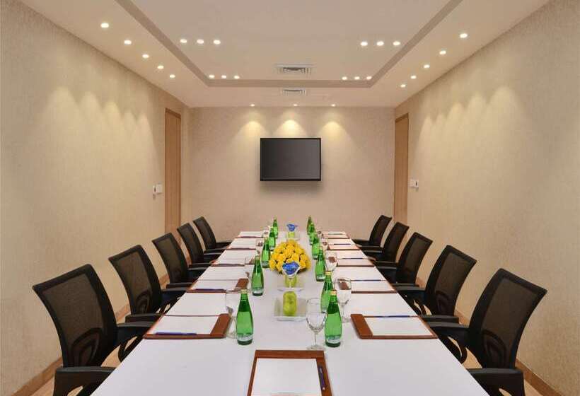 ホテル Golden Sarovar Portico Amritsar