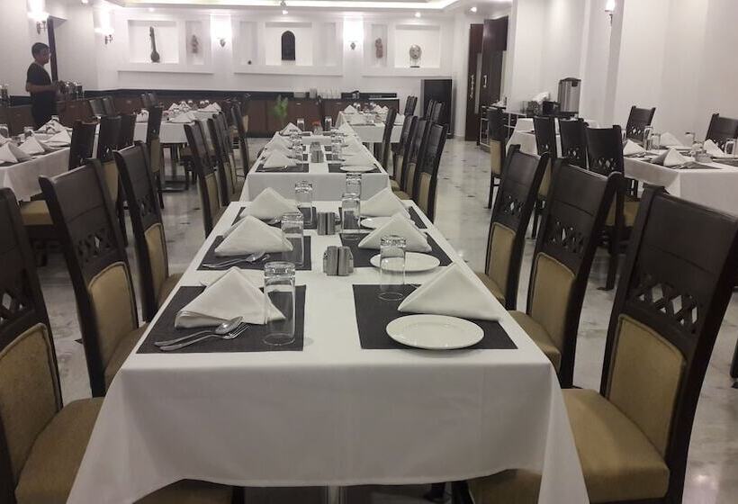 酒店 Golden Tulip Khajuraho