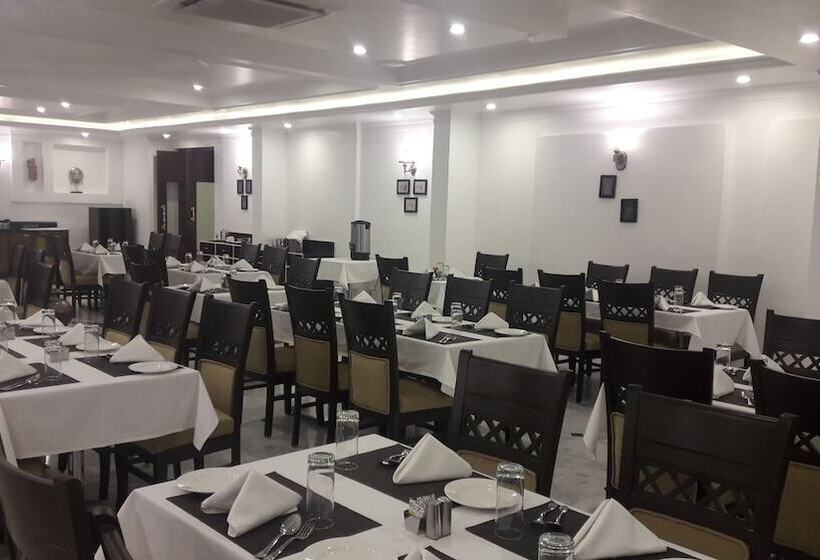 酒店 Golden Tulip Khajuraho