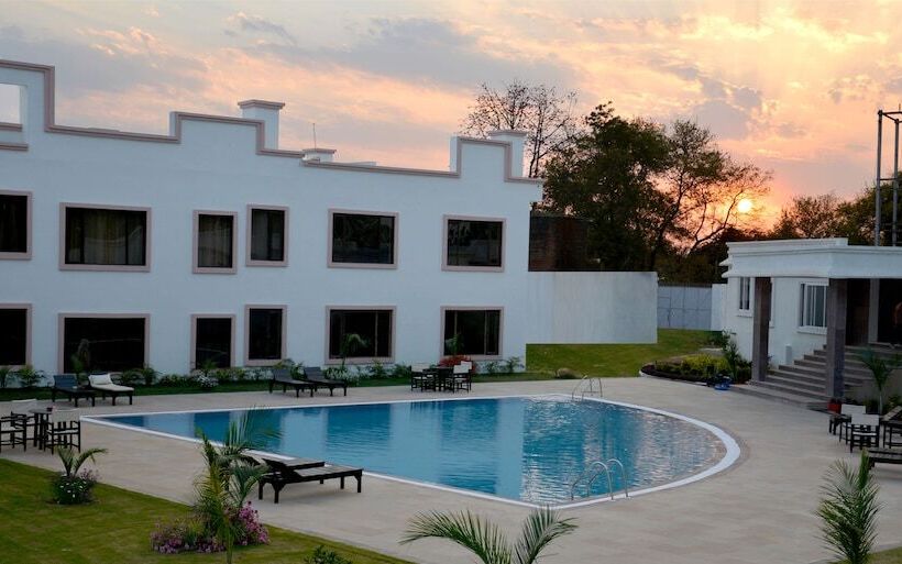 ホテル Golden Tulip Khajuraho