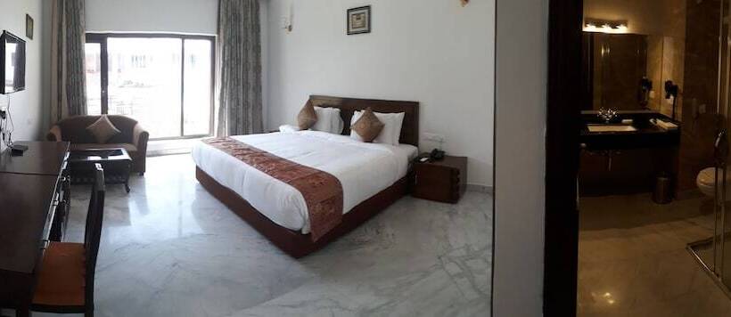 酒店 Golden Tulip Khajuraho