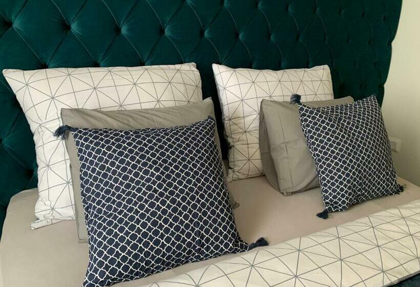 Отель Hollik Apartmanház