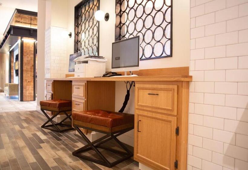 Отель Indigo Hattiesburg, An Ihg