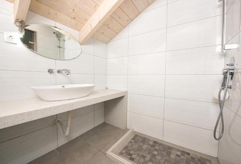 Отель Kavos Plaza