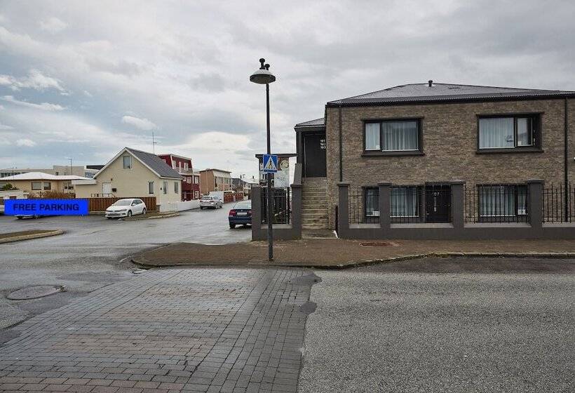 هتل Keflavik Micro Suites