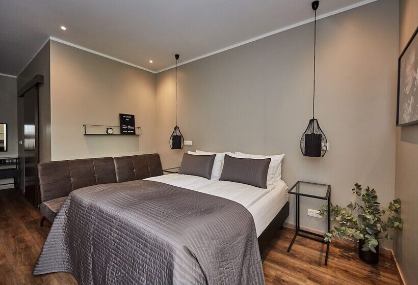 هتل Keflavik Micro Suites