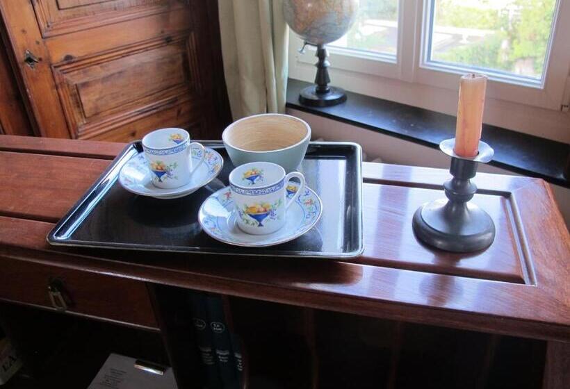 Отель La Bourgogne En Ville