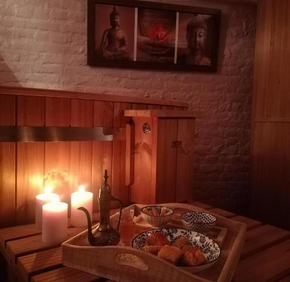 Отель La Bourgogne En Ville