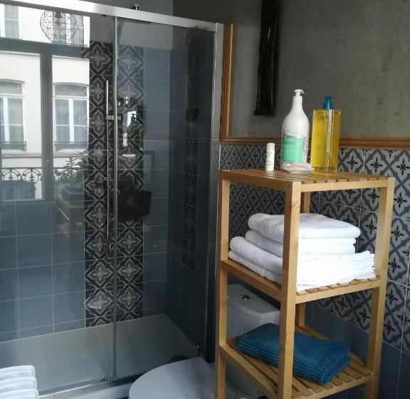 Отель La Bourgogne En Ville