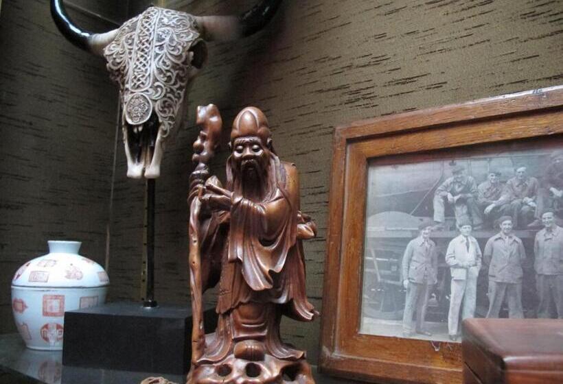 Отель La Bourgogne En Ville