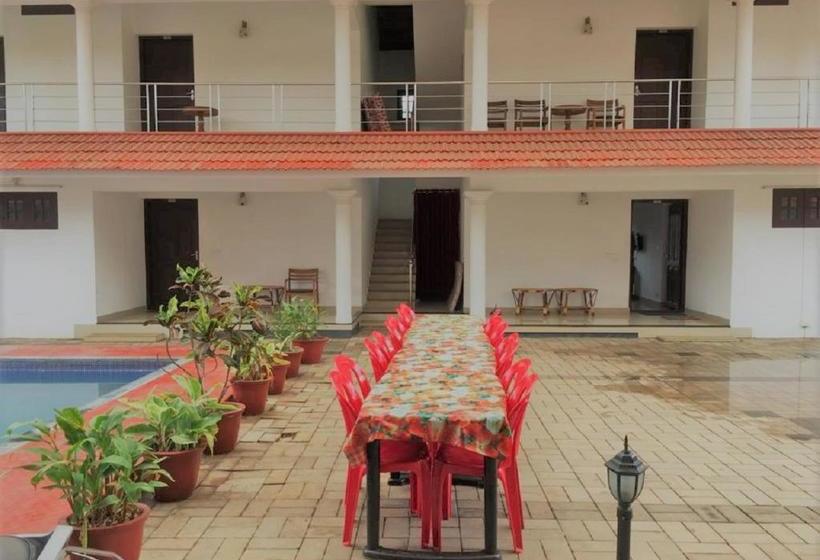 هتل Lake Gardens Resorts