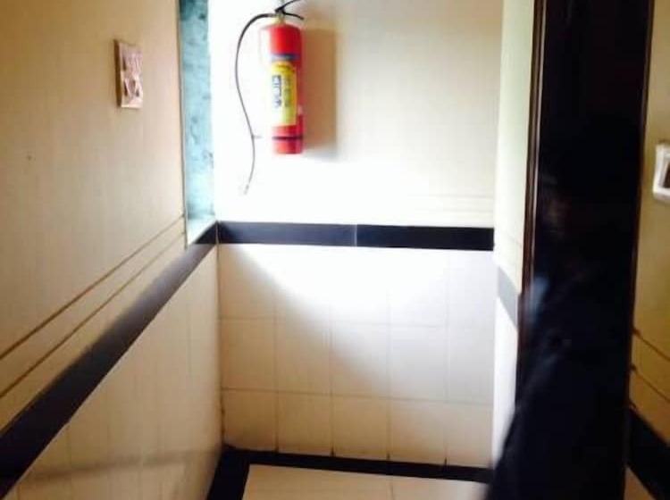 فندق Metro Plaza