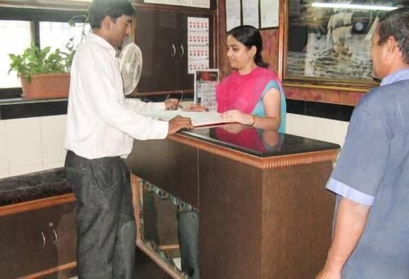 בית מלון כפרי Metro Plaza