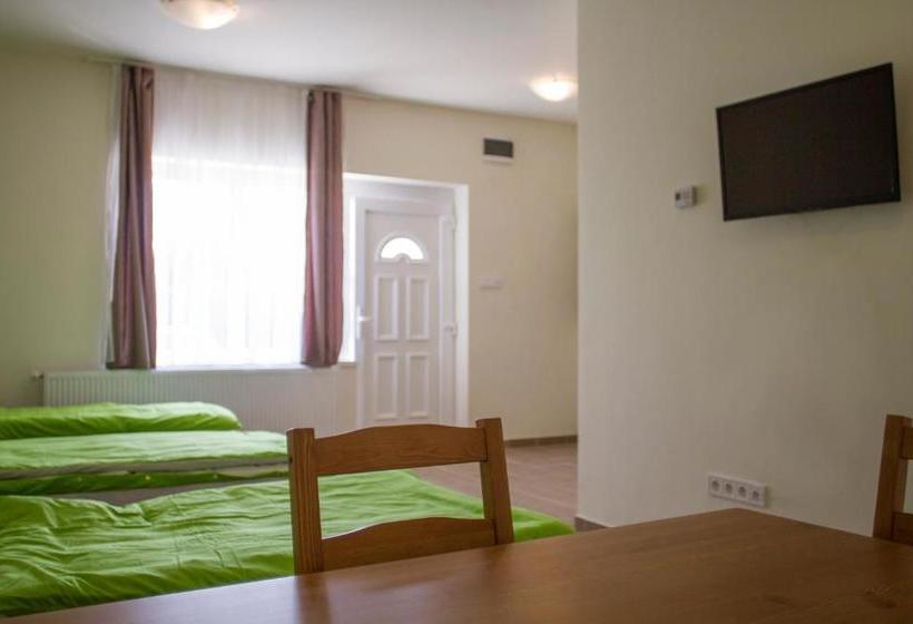 هتل Microstore Airport Panzio