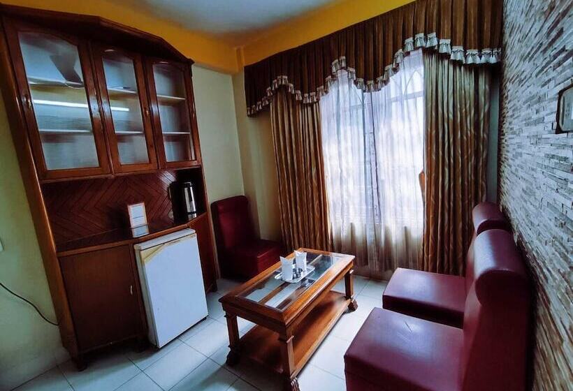 Отель Niladrii Palace