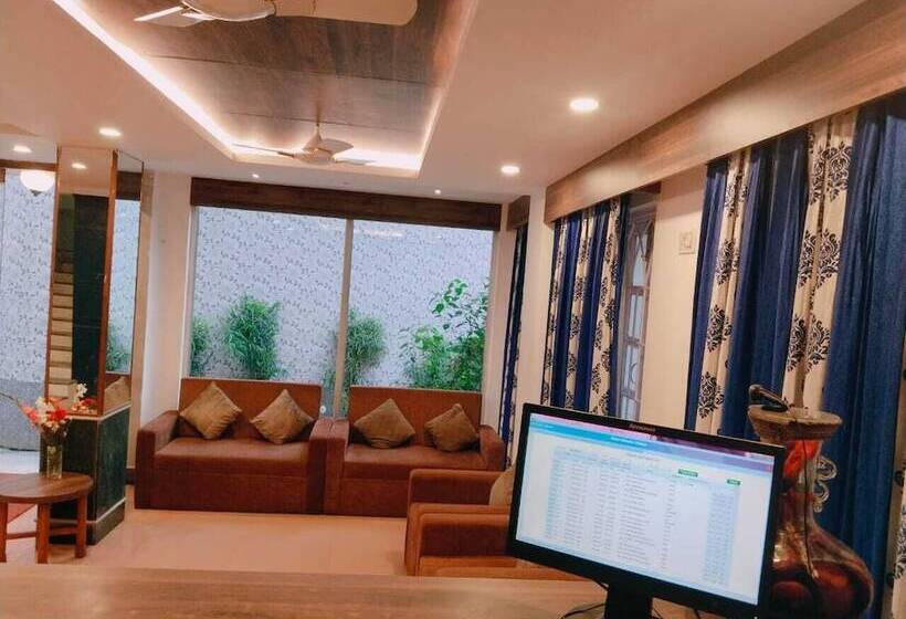 Отель Niladrii Palace