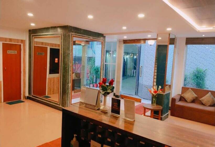 Отель Niladrii Palace