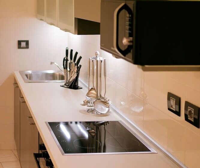 هتل Oak Plaza Suites