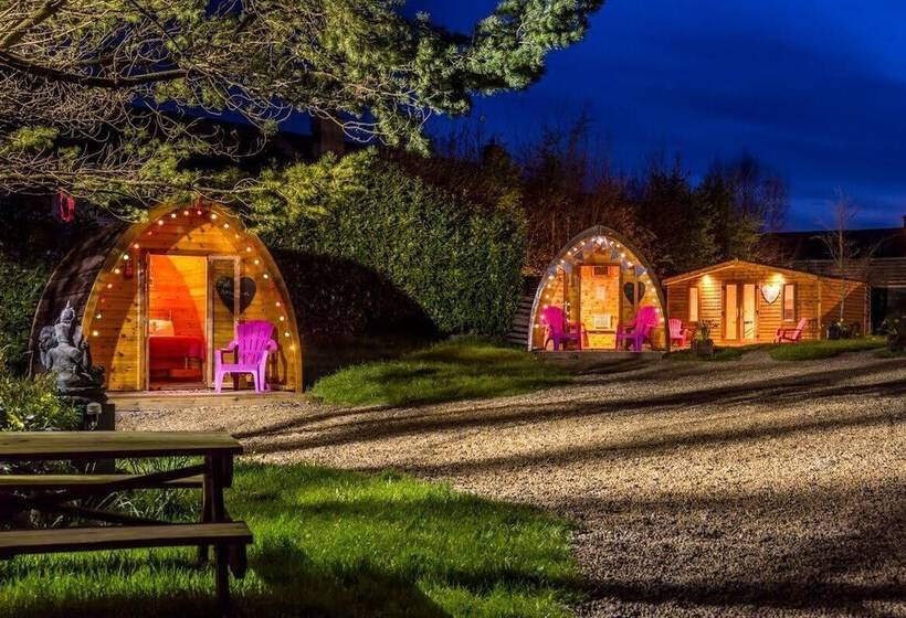 فندق Pod Umna Village