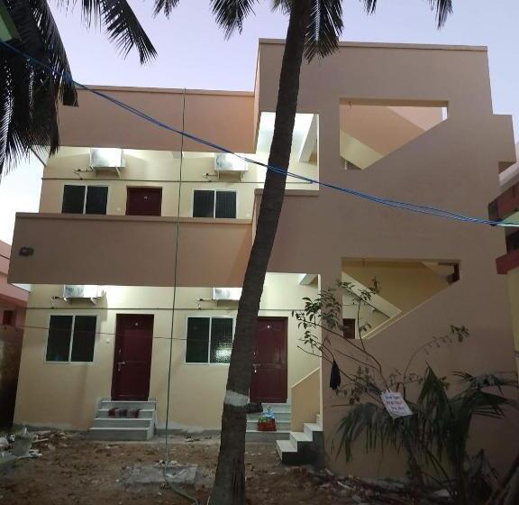 Отель Raghavi Tourist Home