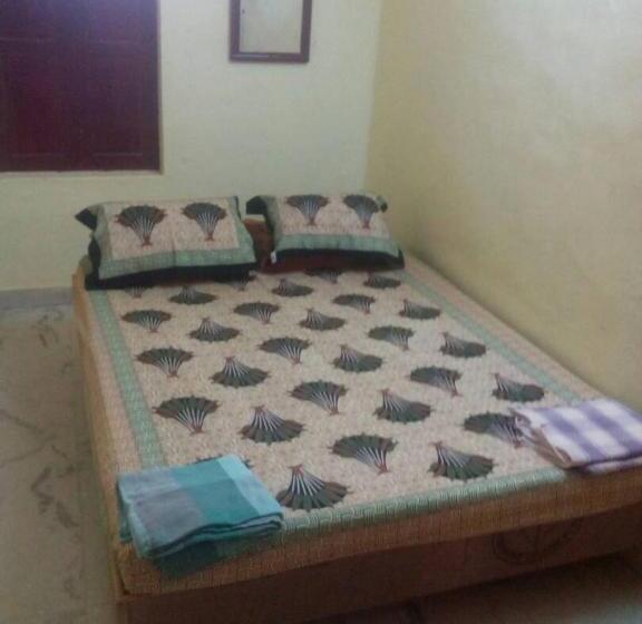 Отель Raghavi Tourist Home