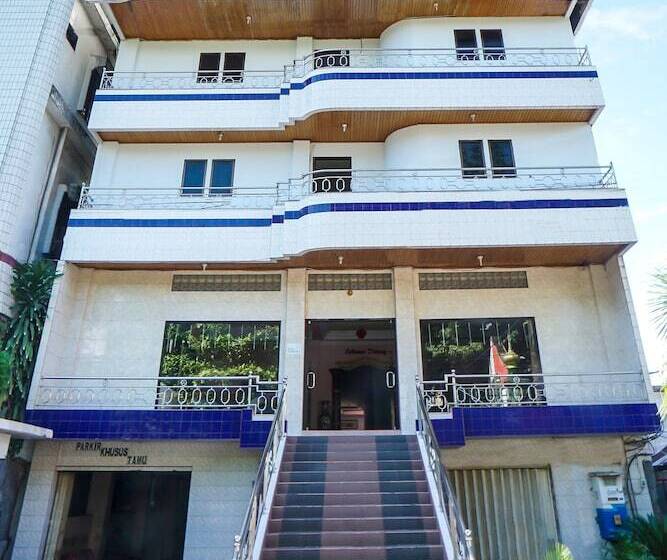 هتل Riverside Manado