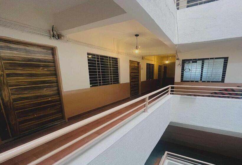 Отель Royal Lodging