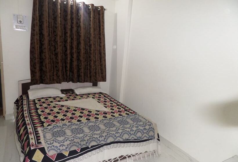 Отель Royal Lodging