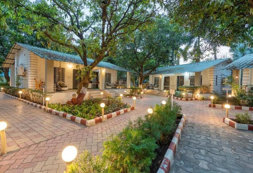 בית מלון כפרי Saavaj Resort, Sasan Gir   Where Wilderness Meets Luxury