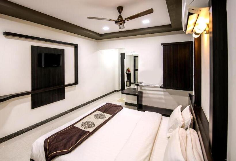 בית מלון כפרי Saavaj Resort, Sasan Gir   Where Wilderness Meets Luxury