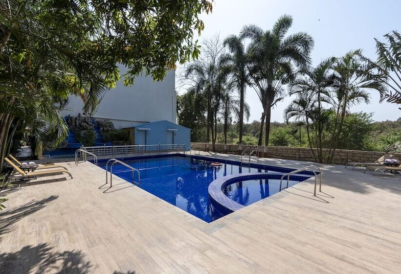 בית מלון כפרי Saavaj Resort, Sasan Gir   Where Wilderness Meets Luxury