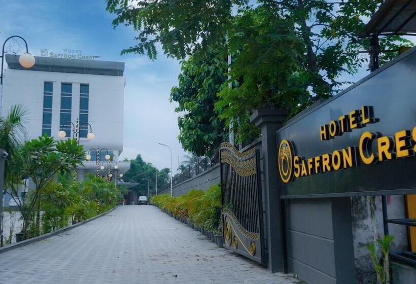 هتل Saffron Crest