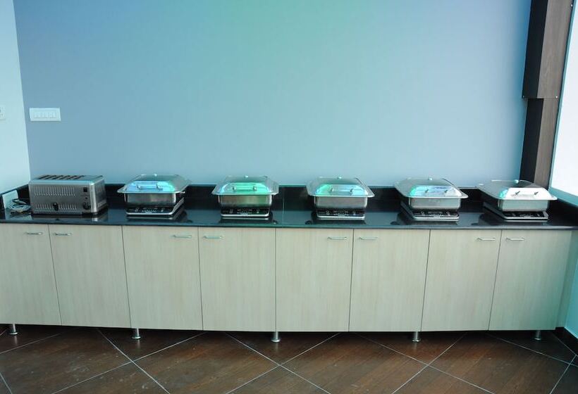 هتل Saibala Budget Airport