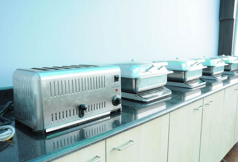 Отель Saibala Budget Airport