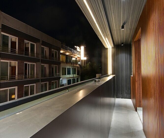 Отель Saina International