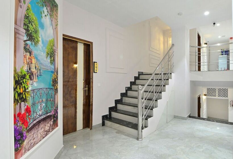 Отель Saina International