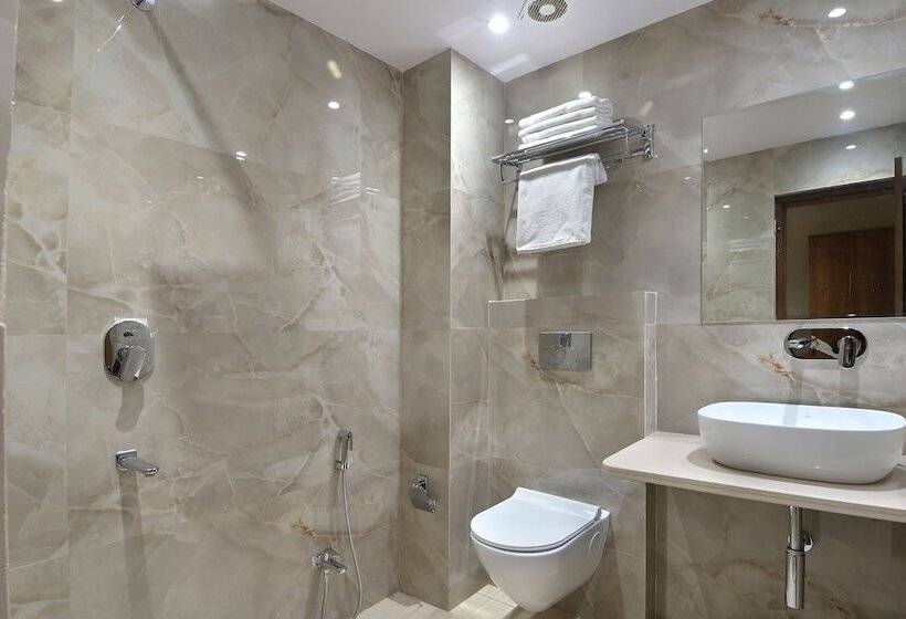 Отель Saina International