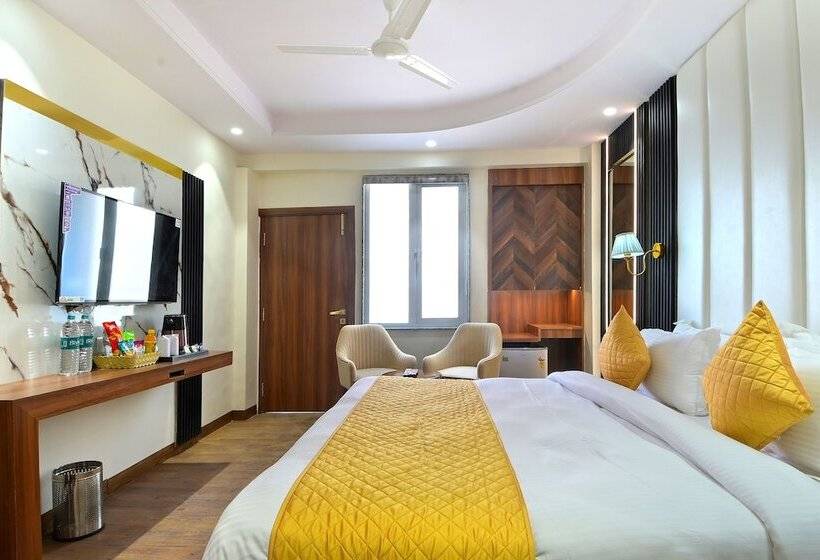 Отель Saina International