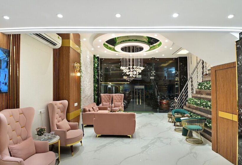 Отель Saina International