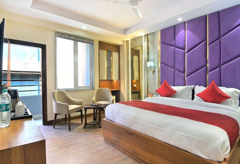 Отель Saina International