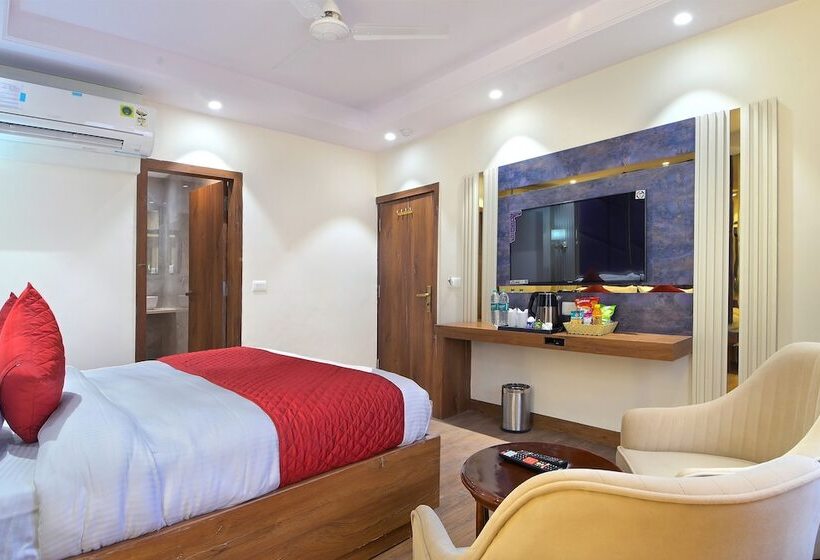 Отель Saina International