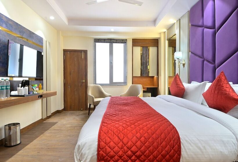 Отель Saina International