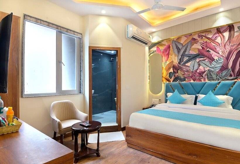 Отель Saina International