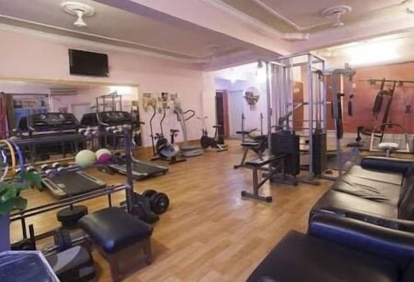 Отель Samrat International